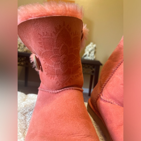 UGG Bailey Button Kimono Flower - Size 5 - Picture 7 of 8